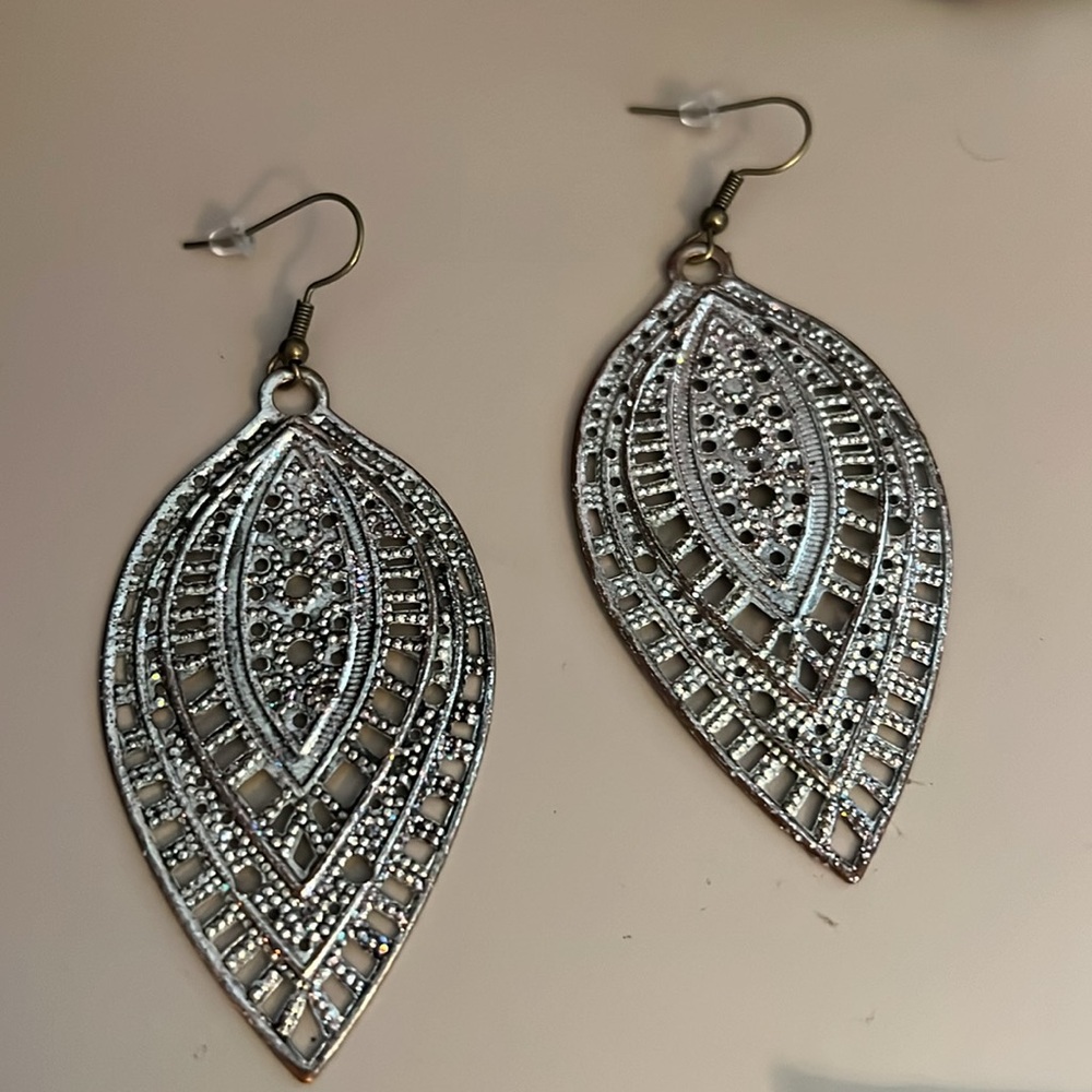 Earrings with Spiral Filigree Design